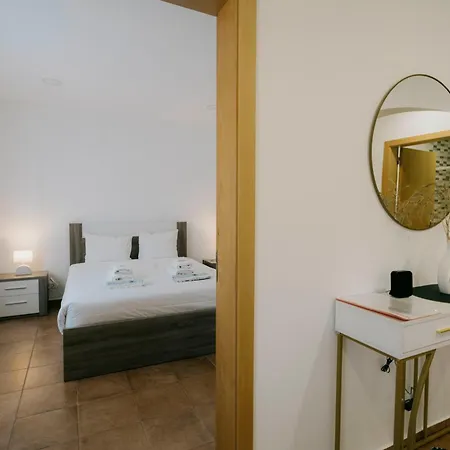 47 - Consolacao House *